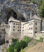 Predjama slott